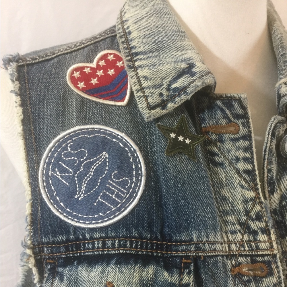 Nwot American Eagle Distressed Patch Detailed Vest - image 3